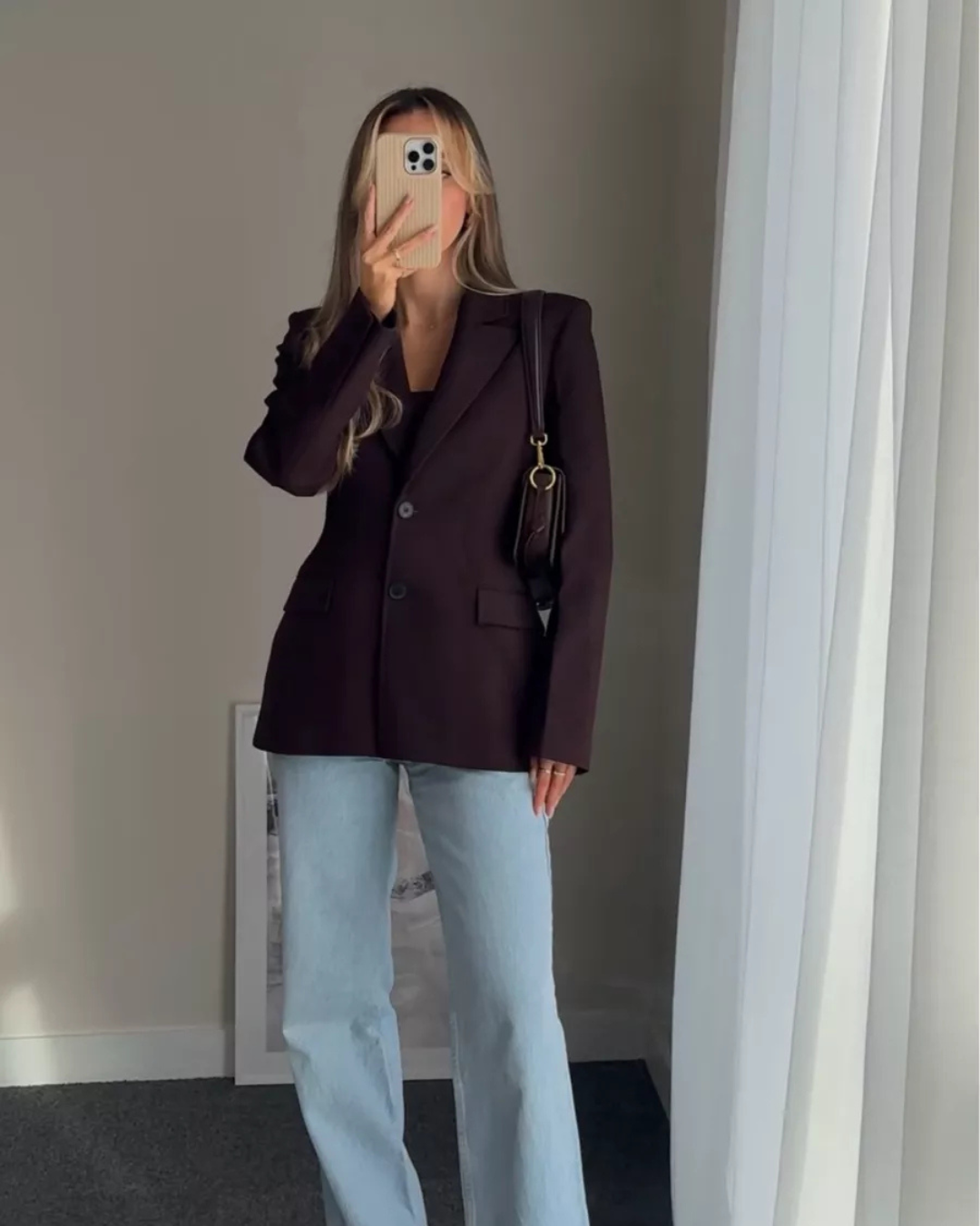 Elegant Cinched Waist Blazer - Flattering Tricot Design for Luxury Wardrobes 6