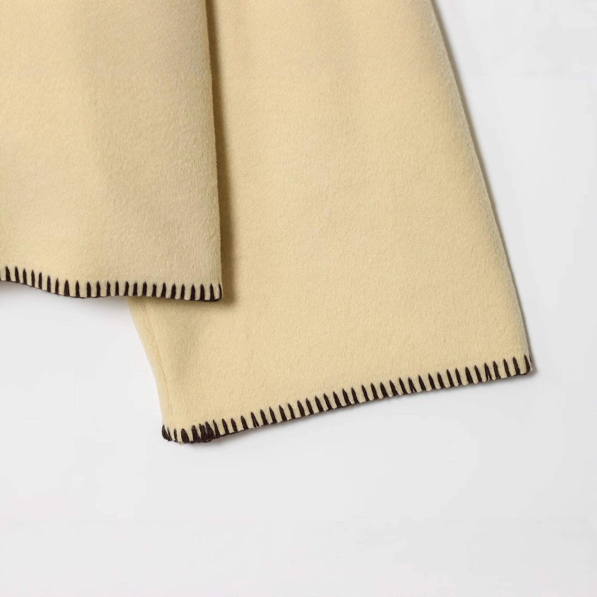 Stylish Women's Wool Jacket - Warm, Cozy Outerwear for All Occasions 3