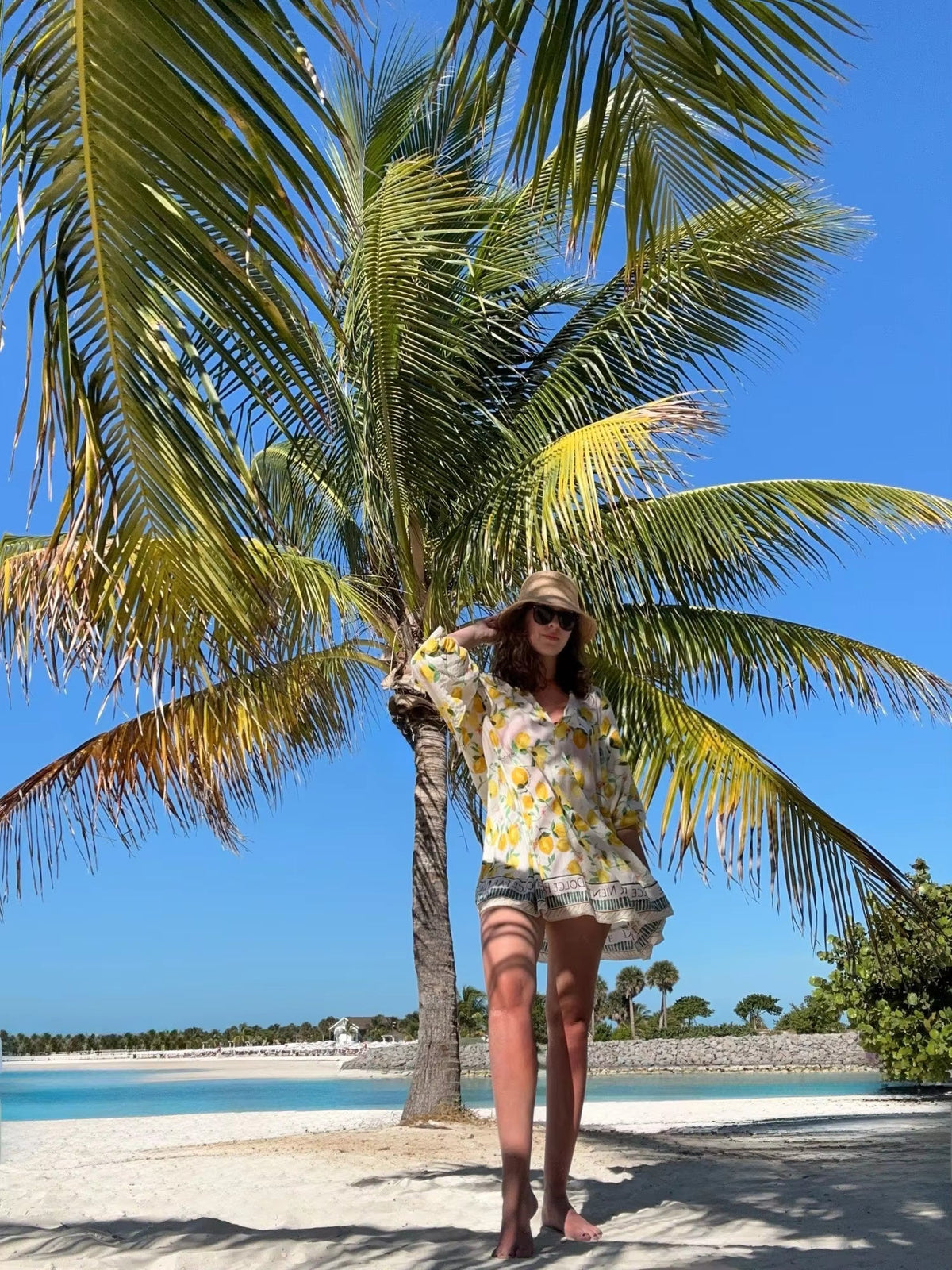 Styling accessori SOERA con un cappello da sole