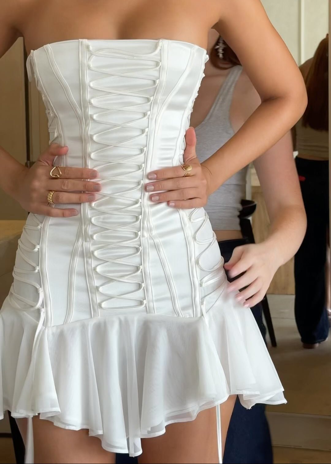 Celeste schulterloses Mini-Kleid mit Schnürung im Meerjungfrau-Stil Celeste schulterloses Mini-Kleid mit Schnürung im Meerjungfrau-Stil
